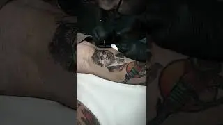 WHIPSHADING ON A CRAZY PORTRAIT TATTOO OF @stevecarrelll #theoffice #stevecarrell #portraittattoo