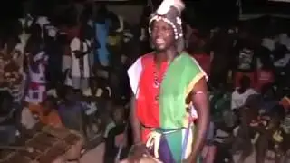 Un grand danseur de balafon au senegal