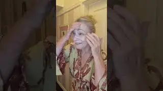 Testing homemade, all natural facecreams and perfume from The Healing Place. 