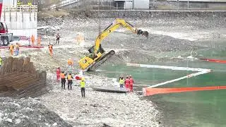 Recuperata l&rsquo;escavatrice finita nel lago