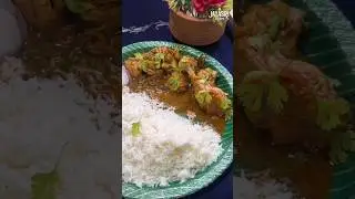 Perfect harmony on a plate: juicy chicken meets fluffy rice. 🥘✨ #FoodHeaven #ChickenAndRice