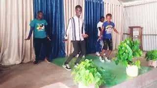 K.k team young flying angels live on stage performing umenipiga bonge la saprice