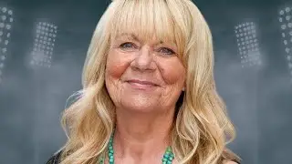 Mit 55 gibt JULIA LEISCHIK ENDLICH zu, was wir alle vermutet haben