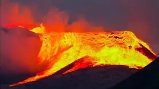 🔥LAVA AVALANCHE LEAVES VIEWERS IN AWE! ICELAND VOLCANO ERUPTION 2021