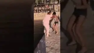 M&atilde;e e filha brigando olha no que deu