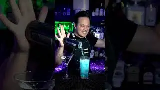 🤯 El TERRIBLE primer d&iacute;a como BARTENDER! #shorts