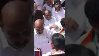 Bandi sanjay protesting for group1 students