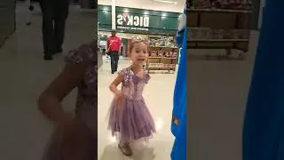Попросили пойти в торговый центр.