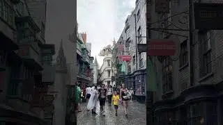 Diagonal alley