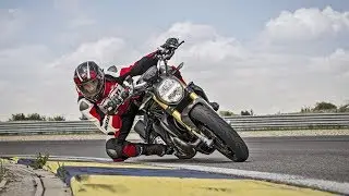 Monster 1200 S: Black on Black