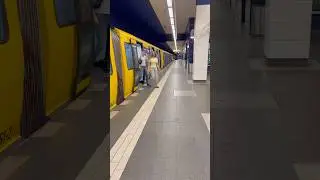 U-Bahn Berlin | BVG IK18 1051 Einfahrt in Pankow #train #berlin #shorts #trending #trainspotting