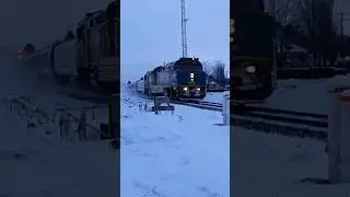 VIA 15 passing fast with 2 F40PH-2! - Laurier-Station, Qc