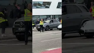 Bouncing Mercedes Benz GLE - E-Active Body Control Free Driving Assist