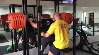 Squad 300kg for 4 reps