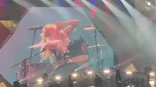 Carrie Underwood Plays Drums