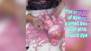 The process of dyeing a small bear with pink liquid dye｜#fluid #fluidart #cute #diy #stressrelief