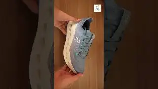 Unboxing the On Cloud Surfer Max in blue.