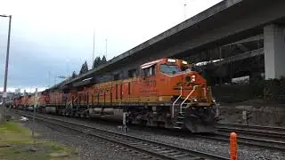 (Southbound) BNSF Priority Manifest Train meets (Northbound) BNSF Baretable Train at 21ST Street.
