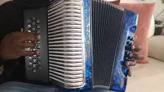 La pareja del momento (tutorial-cancion completa) acorde&oacute;n