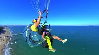 Gleitschirm Landing am Strand in Burgas Bulgarien
