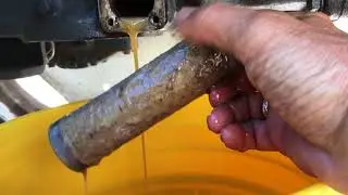 Location of hydraulic filter screen in a Mitsubishi D2050 tractor