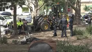 Unhoused Sacramentans forced to leave encampment at Howe Avenue and Fair Oaks Boulevard