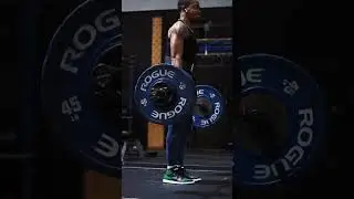 Watch me work up to my top single of 330lbs after 2 weeks of not powerlifting 💪🏾🏋🏾 