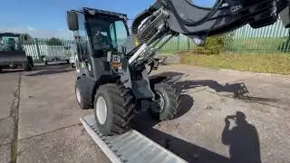 Hartnett Loaders: Wolf 780HT Pivot Front Axle