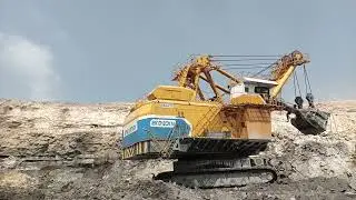 shovels (earth moving heavy equipment) moving process in mines # shovels