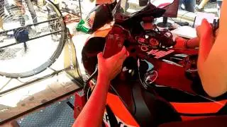 MR021 CBR 1000 representando no dinanometro, 299km/ no painel e 301km/h na real