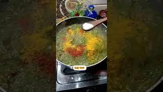Sarson Ka Saag😍 स्वादिष्ट सरसों का साग #recipe #shorts #food #viralvideo #kitchenkhanakhazana