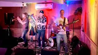Nomadic Orchestra Live @ Cafe Roux: Song 2 Hafro