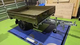 ソレックス製軽トレーラー　カーキ色のご紹介