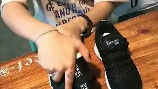 Soft bottom with breathable mesh running shoes