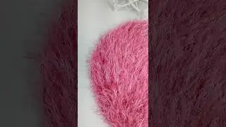 🍽🍷Parece mesa de conto de fadas&hellip; mas &eacute; croch&ecirc; feito &agrave; m&atilde;o 💕🦋Textura, cor e carinho ❤️