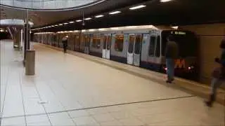 RET Metro 2*Type T komt aan op Parkweg richting De Akkers (lijn C)
