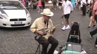 La chitarra di Ricky Mastantuono a Roma, al Pantheon