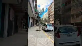 Hay muy poca gente caminando por el barrio porte&ntilde;o de #Palermo porque es feriado #walking #shorts