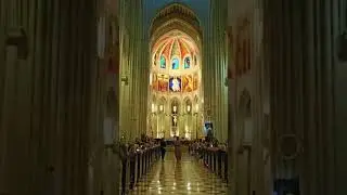 Cantando el padre nuestro en arameo en la Catedral de la Almudena ( Madrid) con canto difónico. 