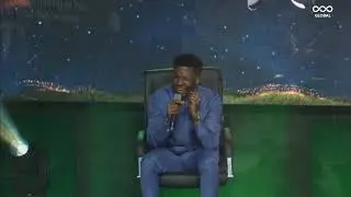 Apostle Emmanuel Iren leads Worship