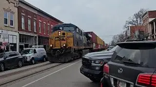 CSX I142 in busy downtown 