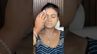 Base Locking Tips ✅ #easyeyemakeup #makeuptutorial #shorts #viralshorts #makeuphacks #trending