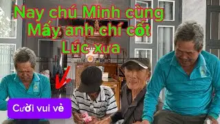 Chú Minh cùng mấy anh em chí cốt cười vui vẻ 
