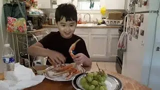 Showing you how to crack snow crab legs #shorts