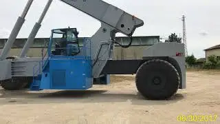 VRS Reach Stacker VRS K 150t capacity driving