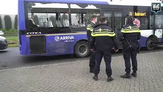 Pakketbus botst tegen lijnbus op Kampershoek in Weert