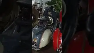 Garasi Vespa Klasik. #vespa #vespaindonesia #vespaklasik #vespatua #punk
