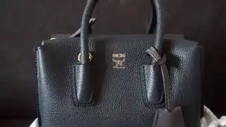 MCM mini Milla 1 Minute Quick unboxing! Self-explanatory bag.