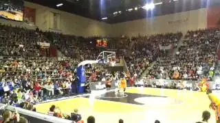 Dunking - Schaffartzik auf Tony Gaffney 2012 - All Star Day 2012