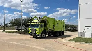 GFL:brand new Peterbilt 520 CNG Heil Half/pack on commercial trash 934081 